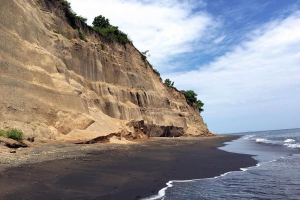 pantai-tebing-lombok