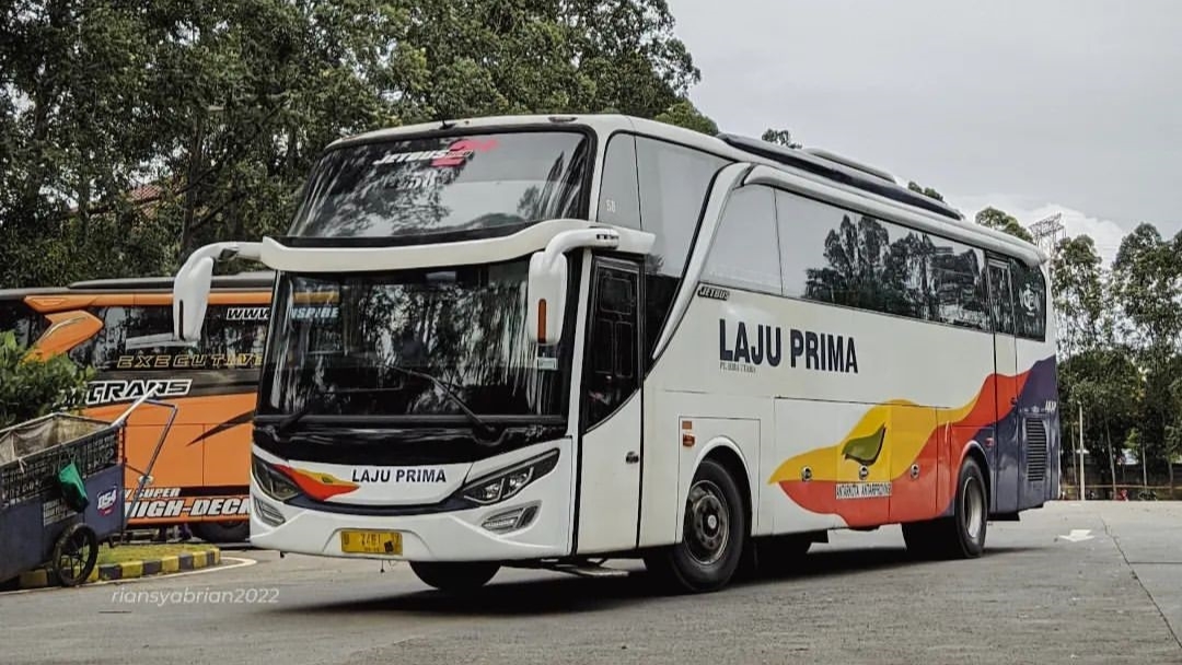 Bus Laju Prima (Sumber: @riansyabrian_ on Instagram)