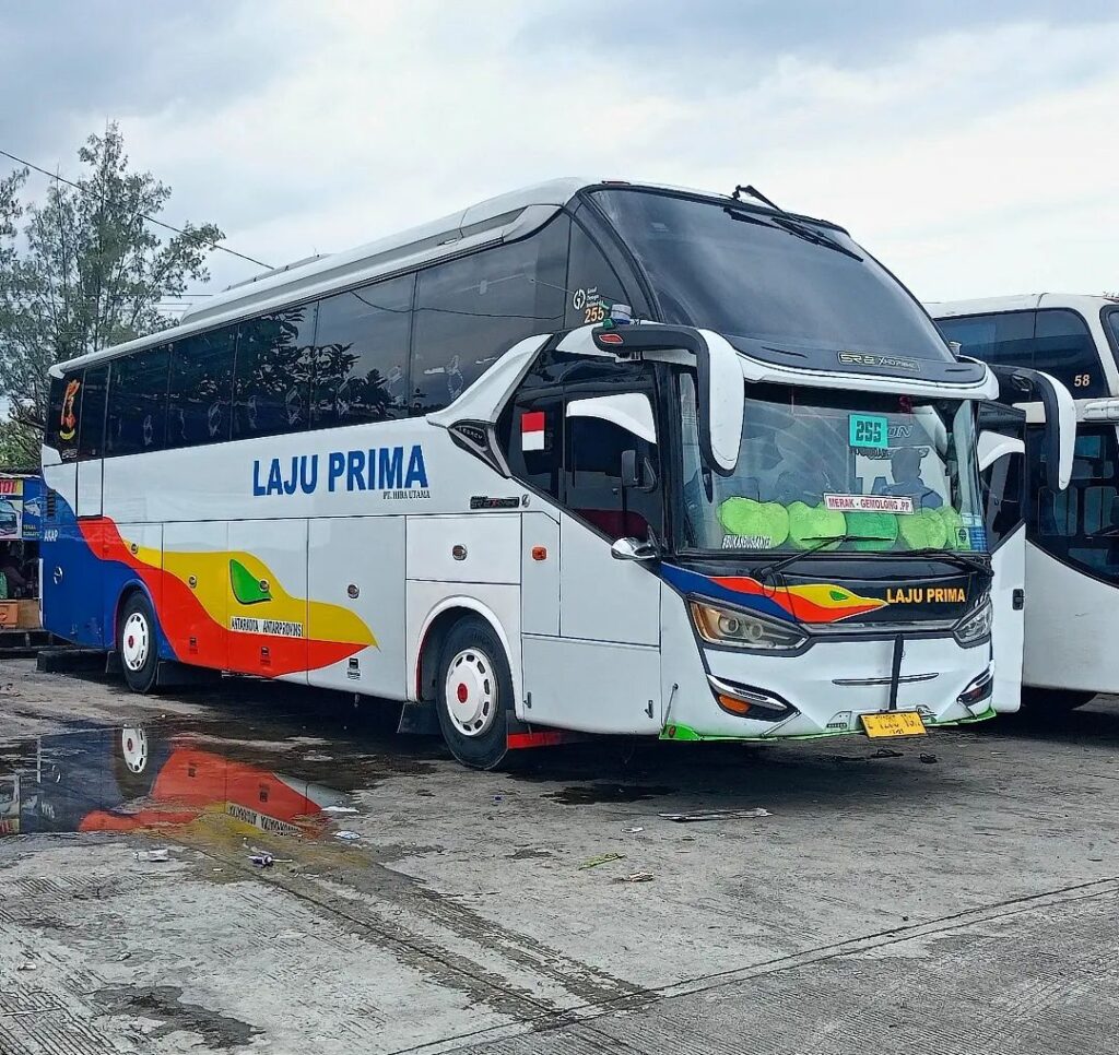 Fasilitas dan Kelas Bus Laju Prima (Sumber: @habib_2188 on Instagram)