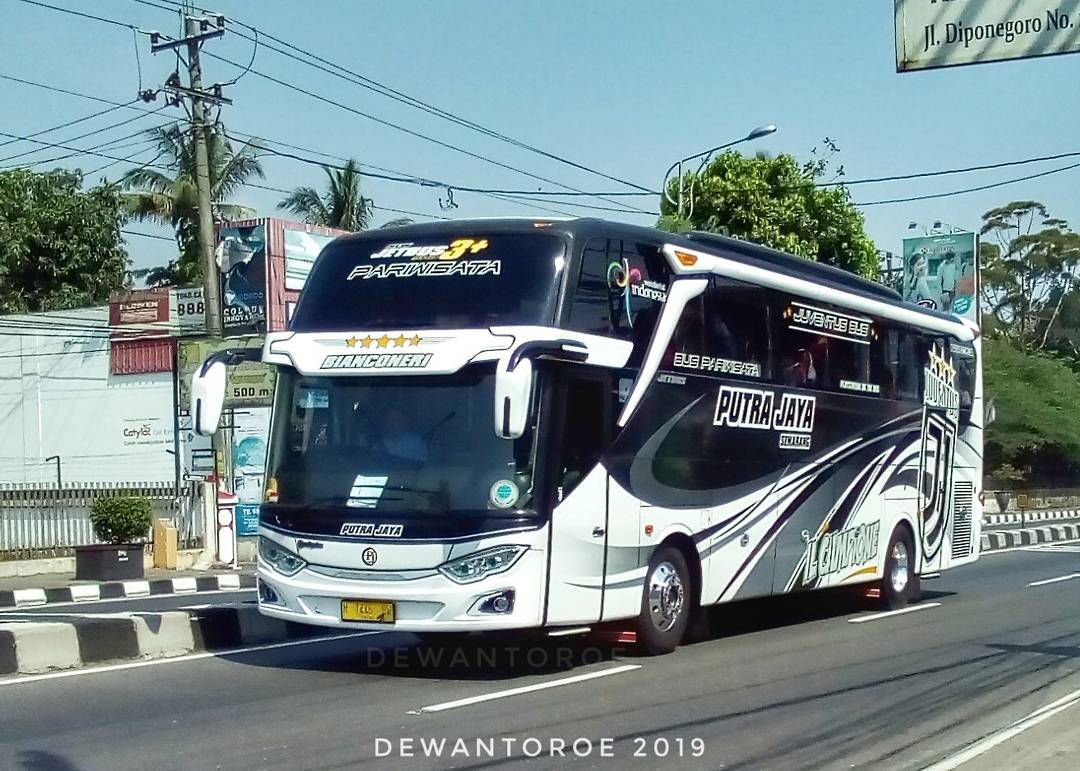 Bus Putra Jaya (sumber: Instagram)