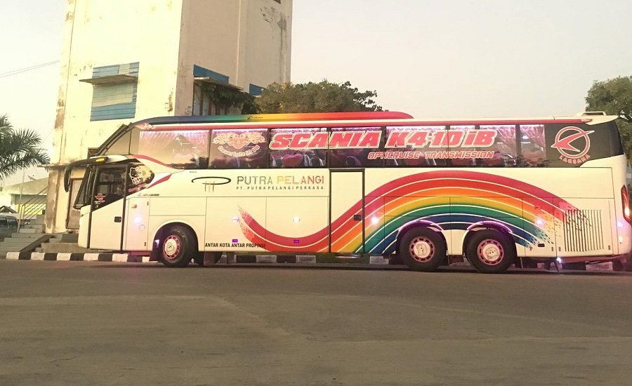 Bus Putra Pelangi (sumber: Instagram)