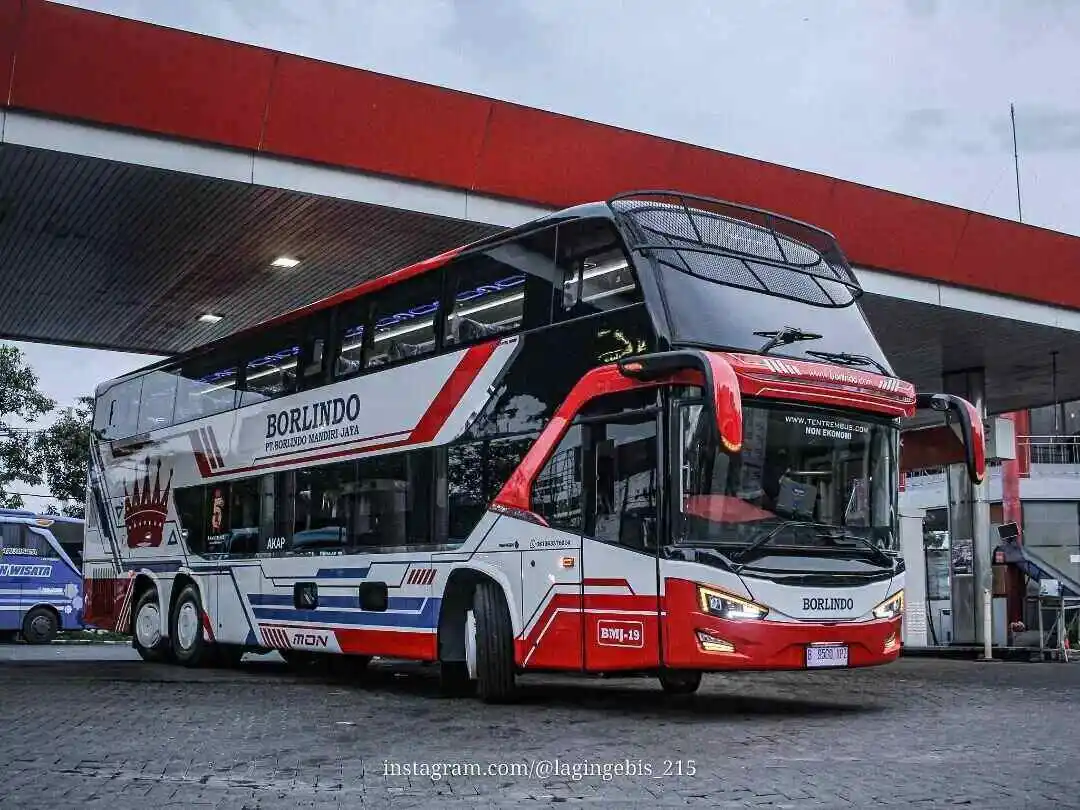 Bus Borlindo (@lagingebis_215 on Instagram)