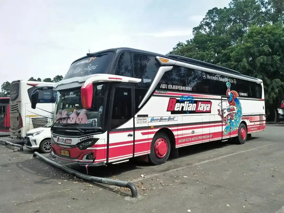 Bus berlian jaya yang beroperasi di pulau jawa (Sumber: Instagram)