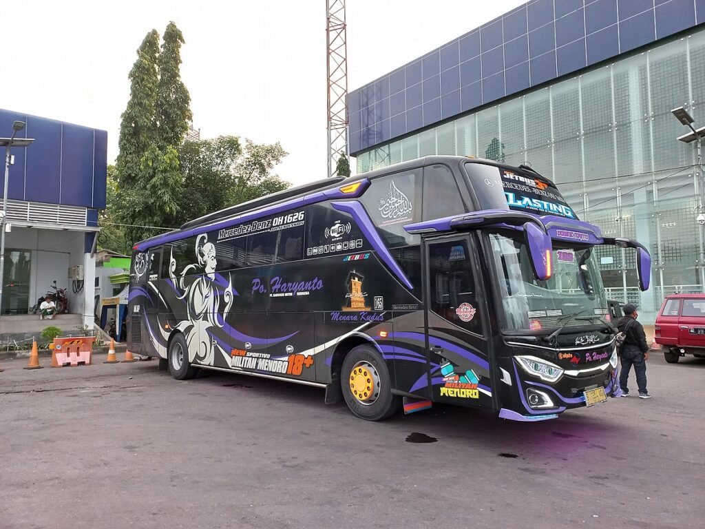 Bus PO Haryanto